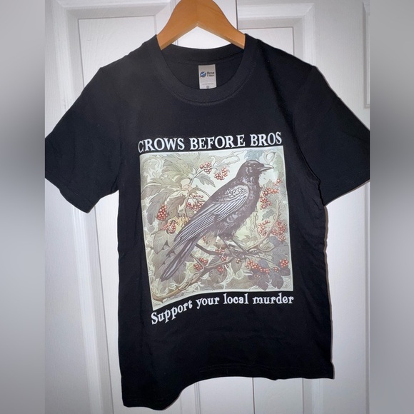 orca Tops - 💥SALE Black Graphic Tee with Crow Design